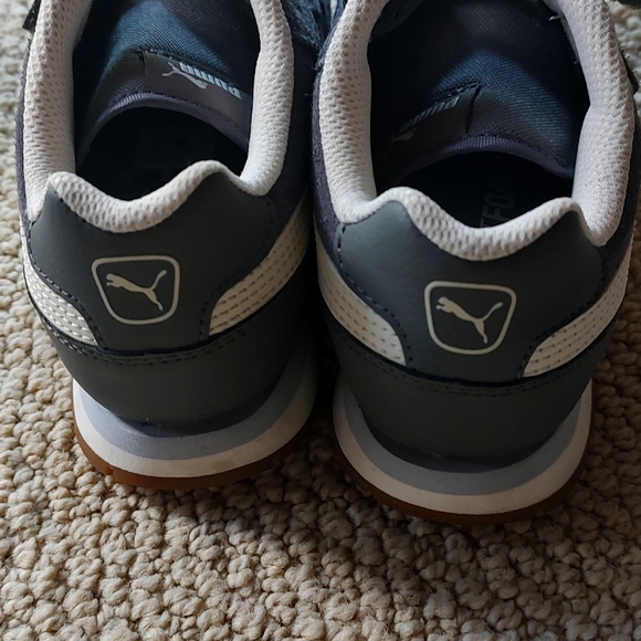 Kids Puma sneakers, size 1, grey suede - Picture 3 of 5